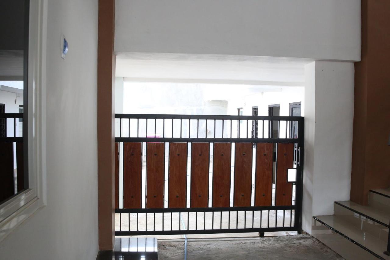 Reddoorz Syariah Near Suncity Mall มาดิอุน ภายนอก รูปภาพ