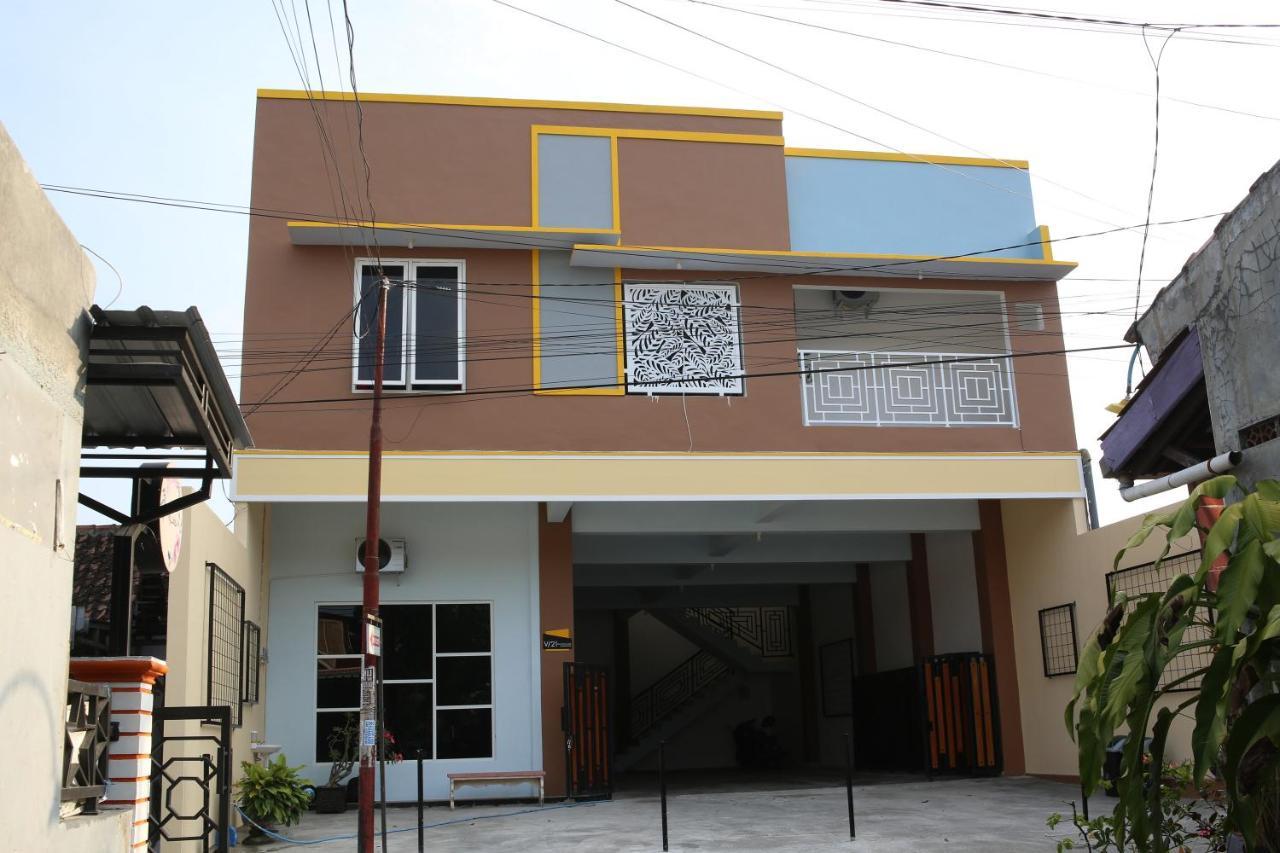 Reddoorz Syariah Near Suncity Mall มาดิอุน ภายนอก รูปภาพ