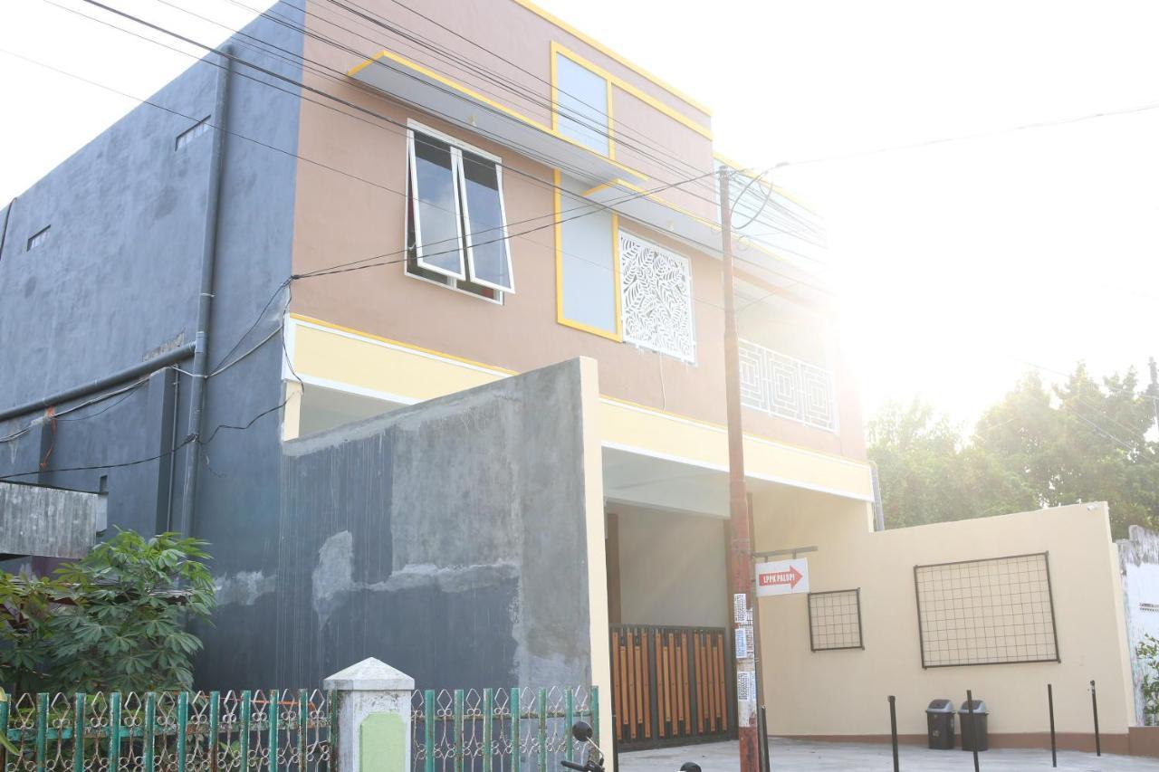 Reddoorz Syariah Near Suncity Mall มาดิอุน ภายนอก รูปภาพ