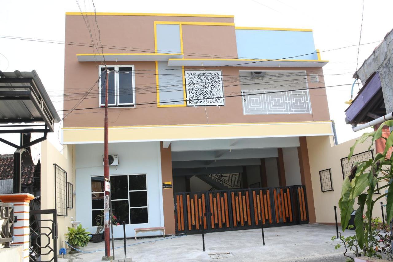 Reddoorz Syariah Near Suncity Mall มาดิอุน ภายนอก รูปภาพ