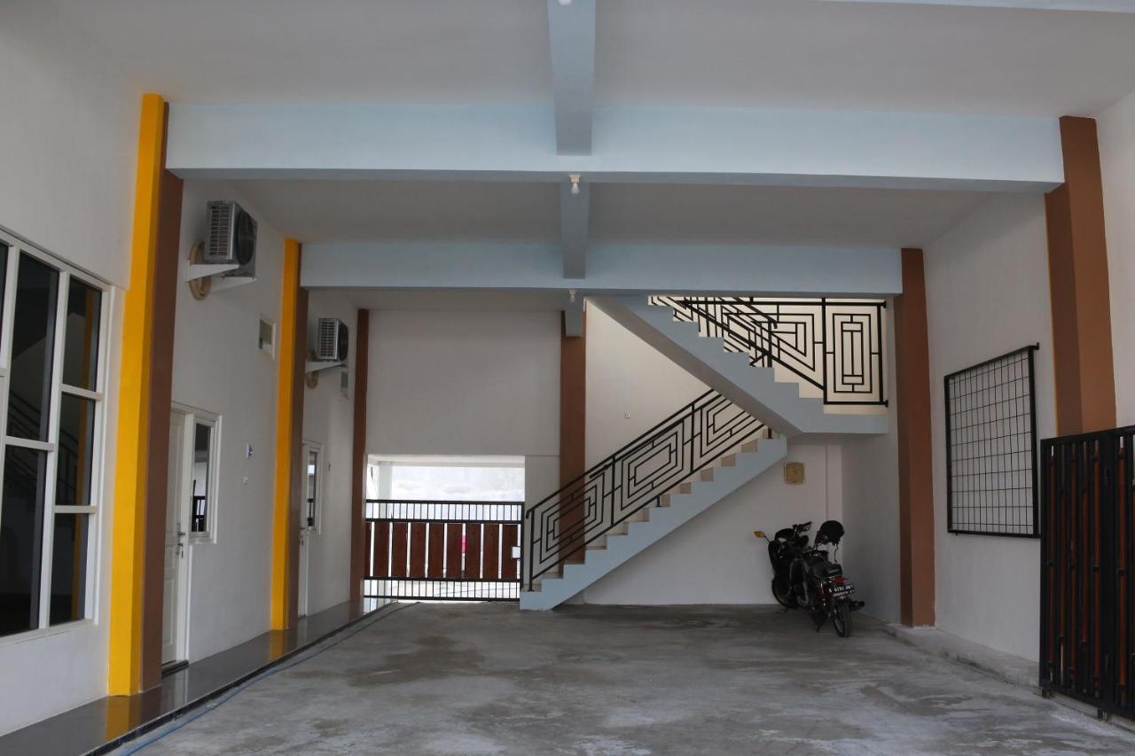 Reddoorz Syariah Near Suncity Mall มาดิอุน ภายนอก รูปภาพ