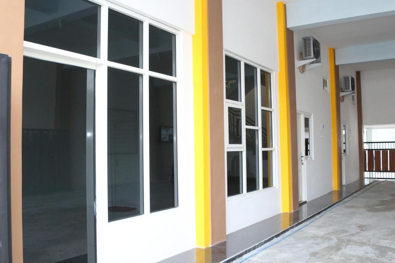 Reddoorz Syariah Near Suncity Mall มาดิอุน ภายนอก รูปภาพ