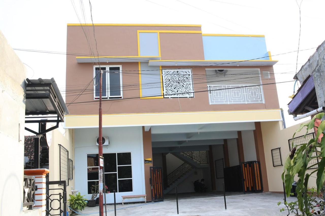 Reddoorz Syariah Near Suncity Mall มาดิอุน ภายนอก รูปภาพ