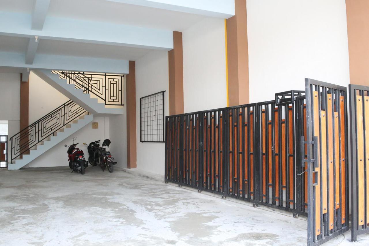 Reddoorz Syariah Near Suncity Mall มาดิอุน ภายนอก รูปภาพ