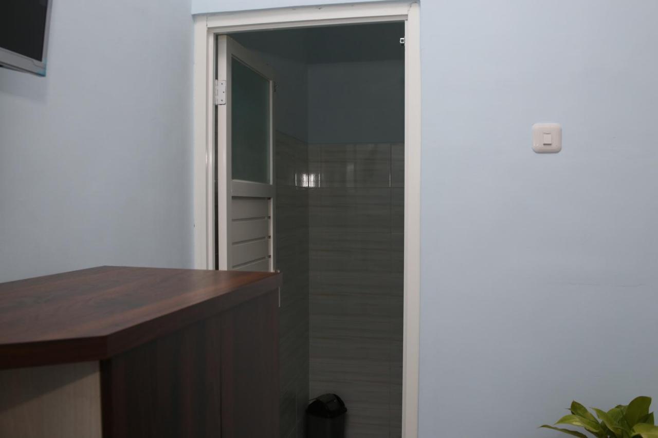 Reddoorz Syariah Near Suncity Mall มาดิอุน ภายนอก รูปภาพ