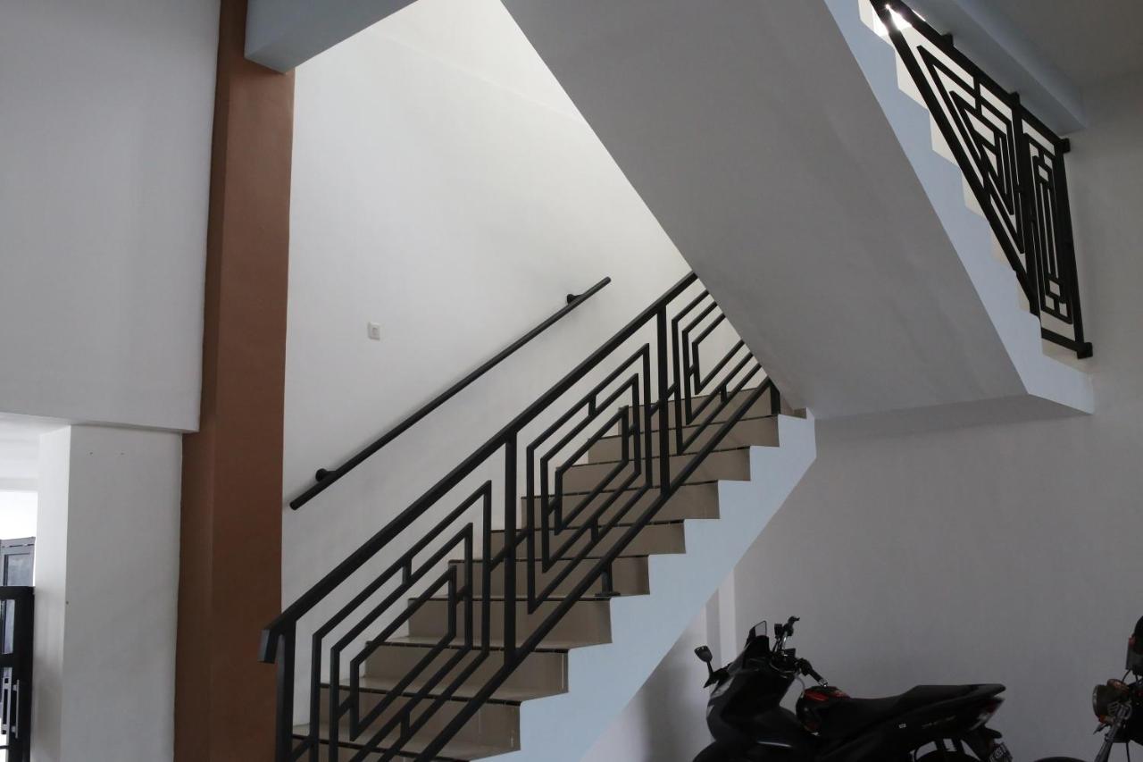Reddoorz Syariah Near Suncity Mall มาดิอุน ภายนอก รูปภาพ