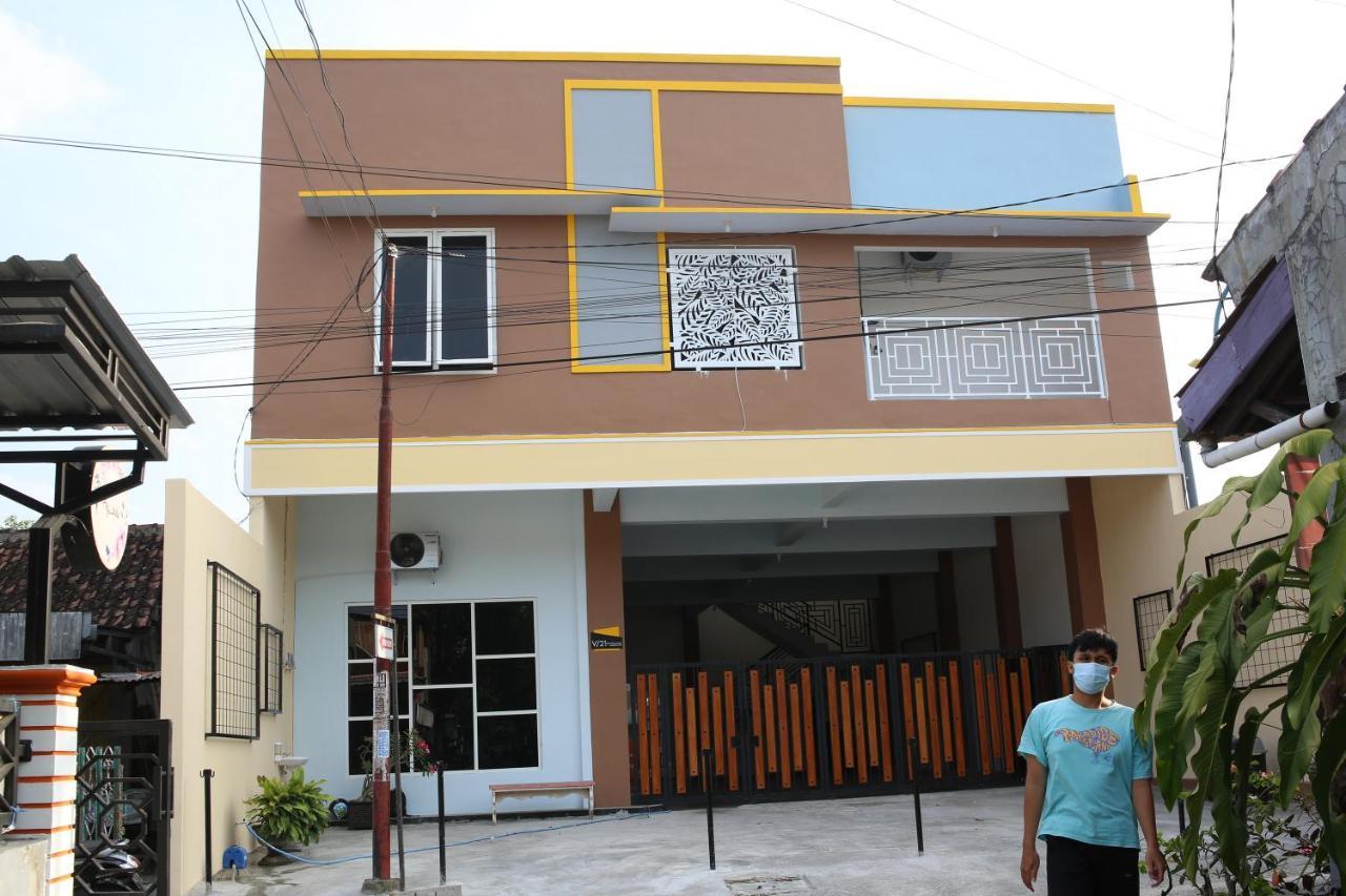 Reddoorz Syariah Near Suncity Mall มาดิอุน ภายนอก รูปภาพ