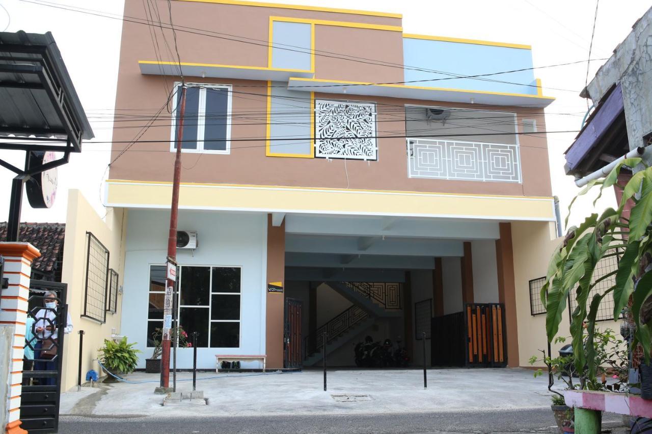 Reddoorz Syariah Near Suncity Mall มาดิอุน ภายนอก รูปภาพ