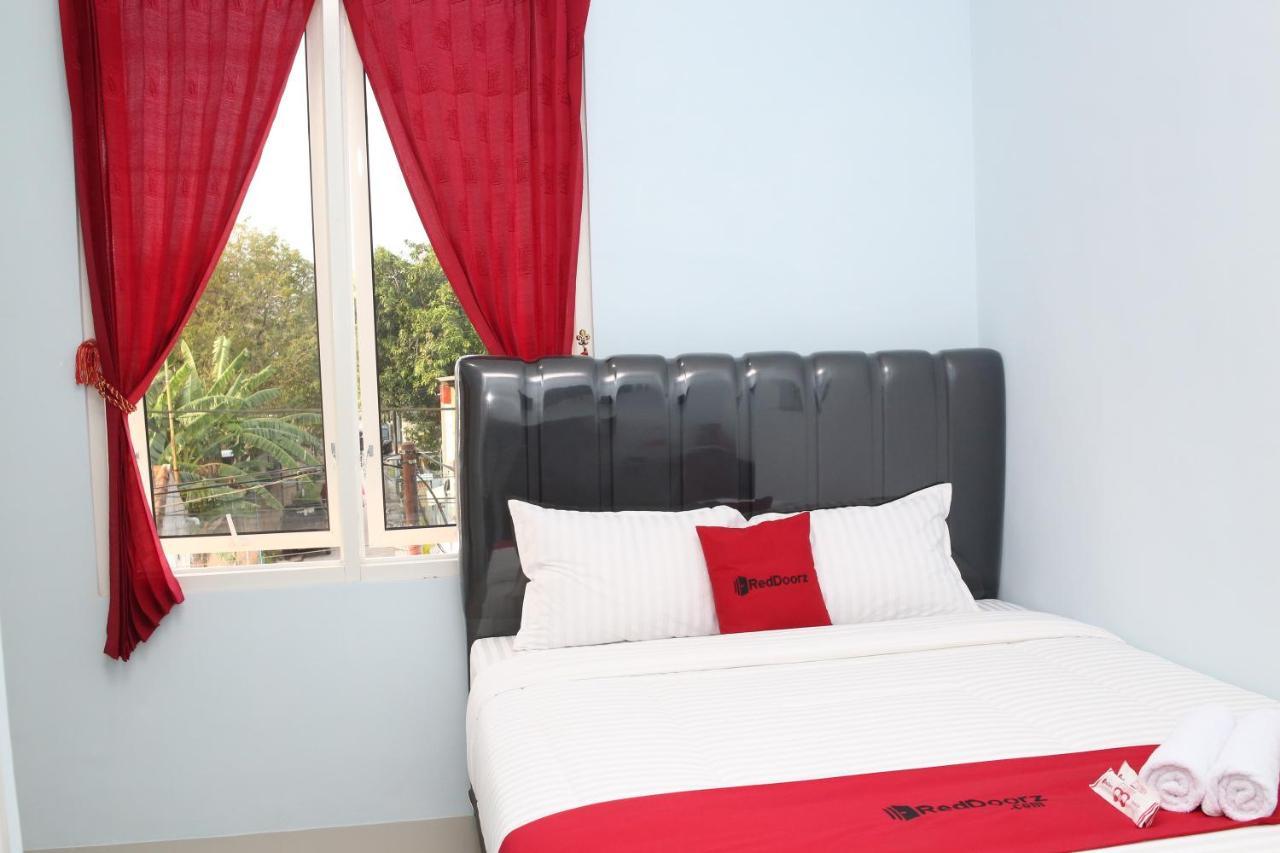 Reddoorz Syariah Near Suncity Mall มาดิอุน ภายนอก รูปภาพ