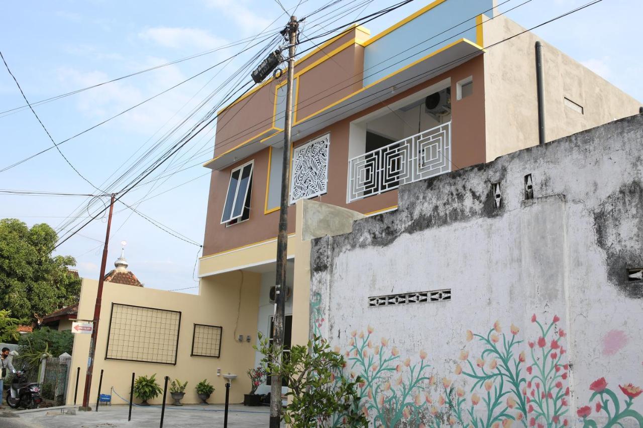 Reddoorz Syariah Near Suncity Mall มาดิอุน ภายนอก รูปภาพ